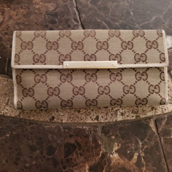 Gucci Beige cream Canvas and Leather Logo Metal Plate Continental Wallet - Picture 2 of 13